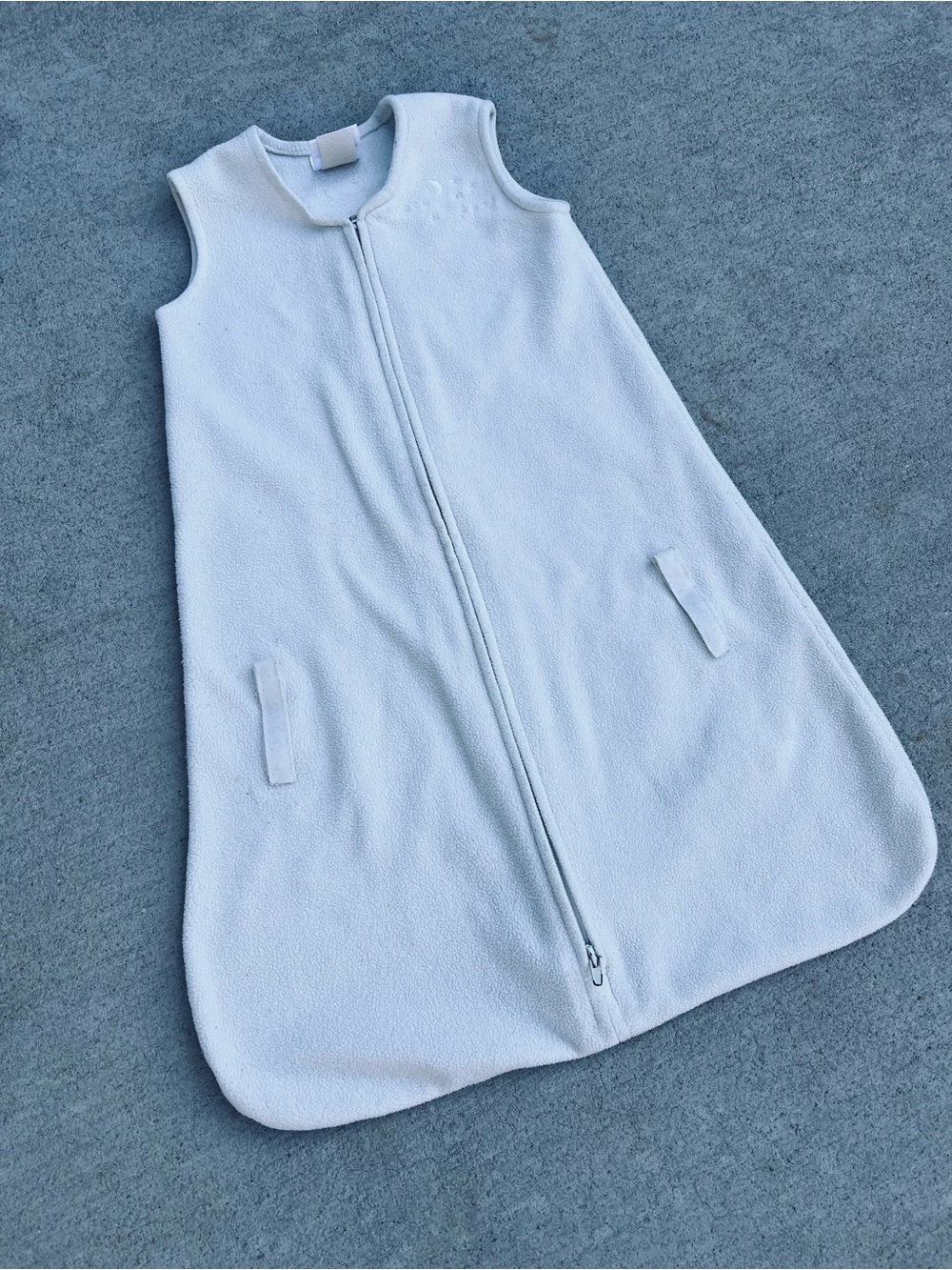 Cream colored Fleece Baby Halo Sleeping Sack with Front Zipper size small 3-6M